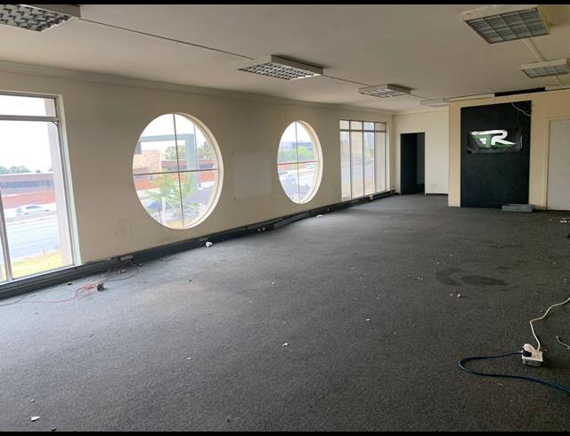 1,900M² WAREHOUSE TO LET IN WYNBERG